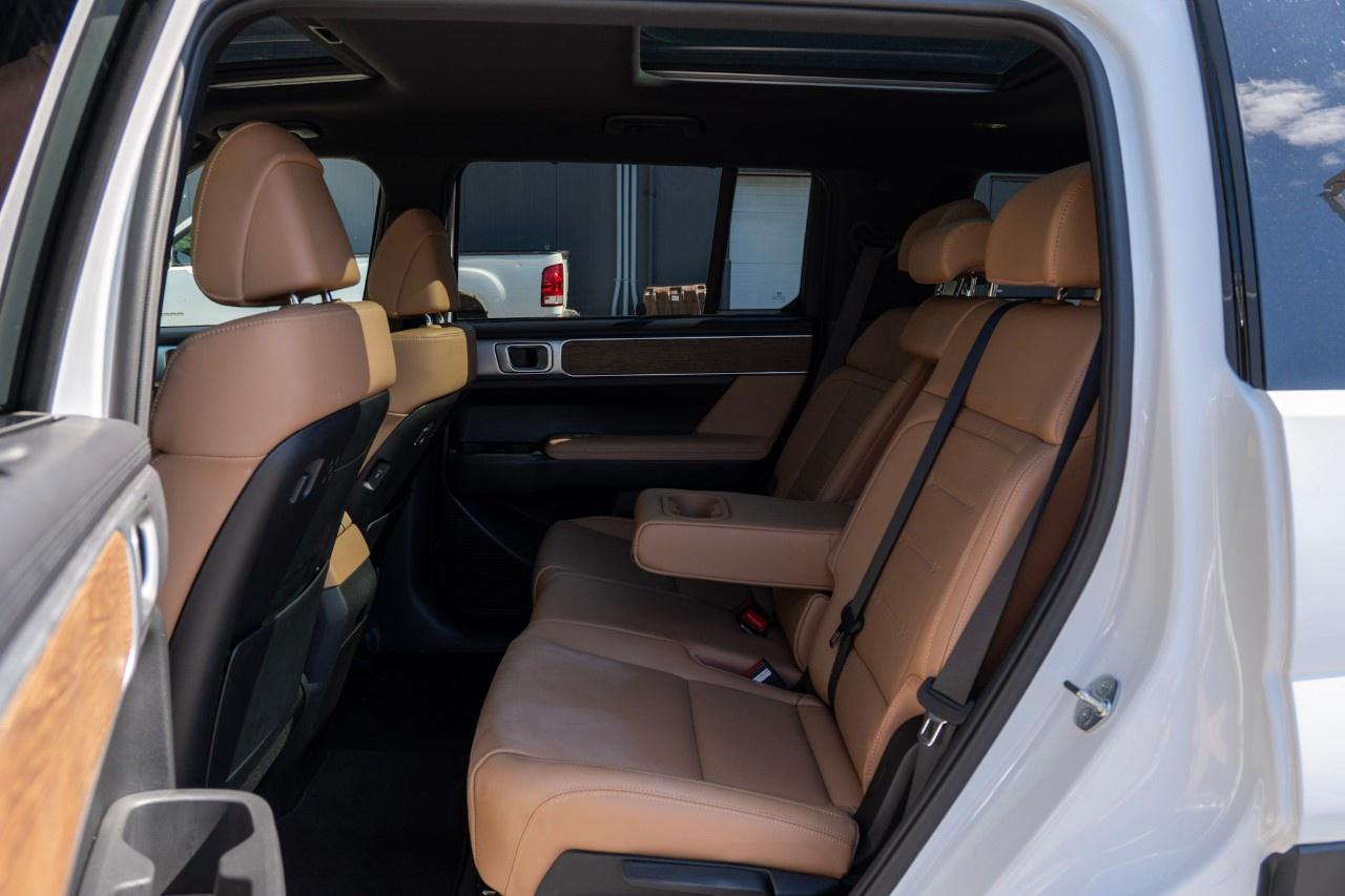 2025 Hyundai Santa Fe LUXURY AWD Photo