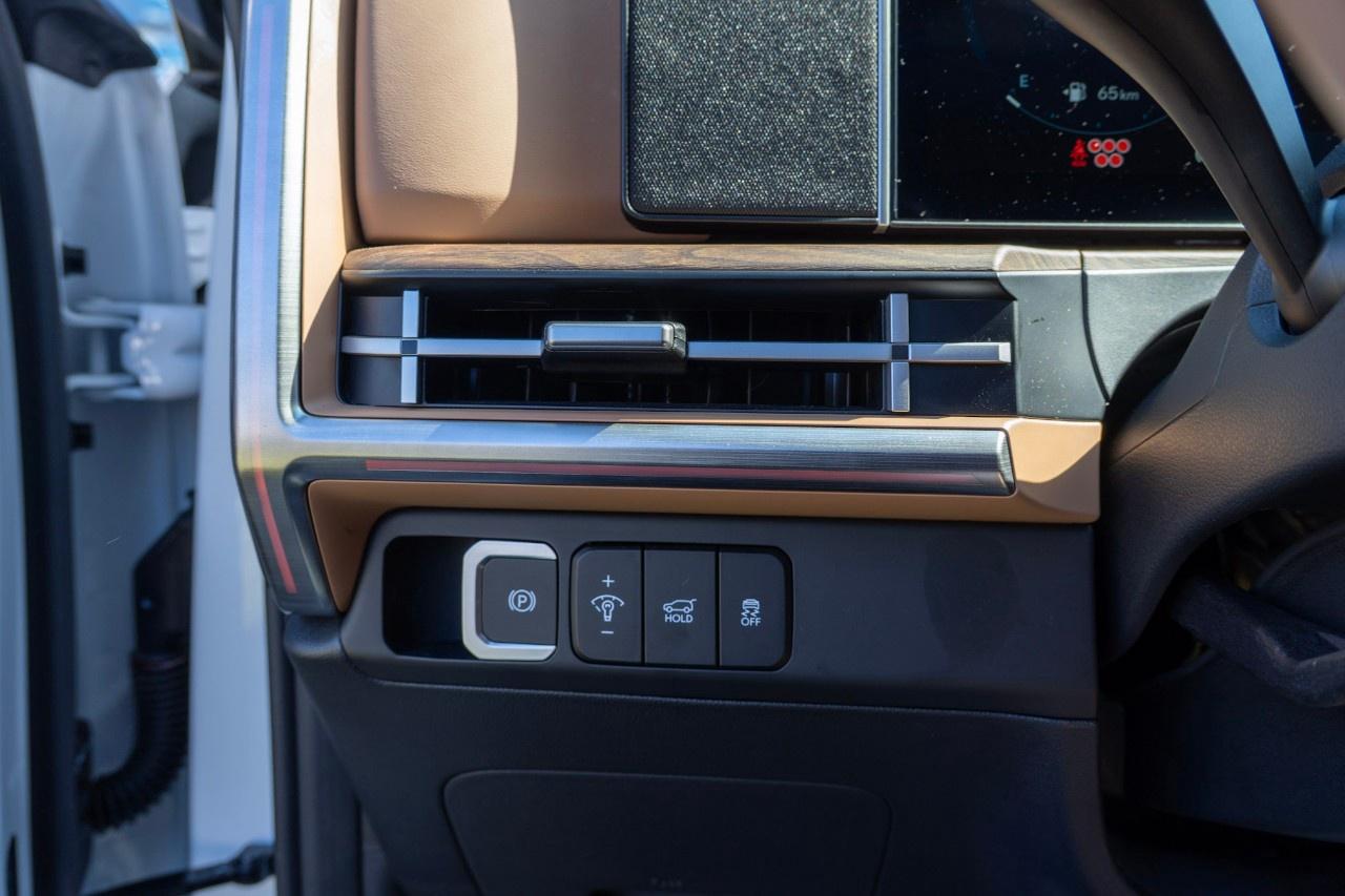 2025 Hyundai Santa Fe LUXURY AWD Photo
