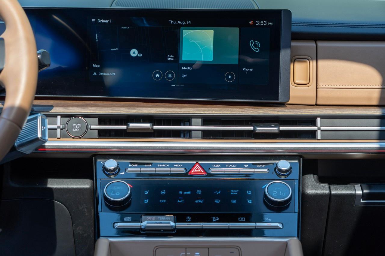2025 Hyundai Santa Fe LUXURY AWD Photo