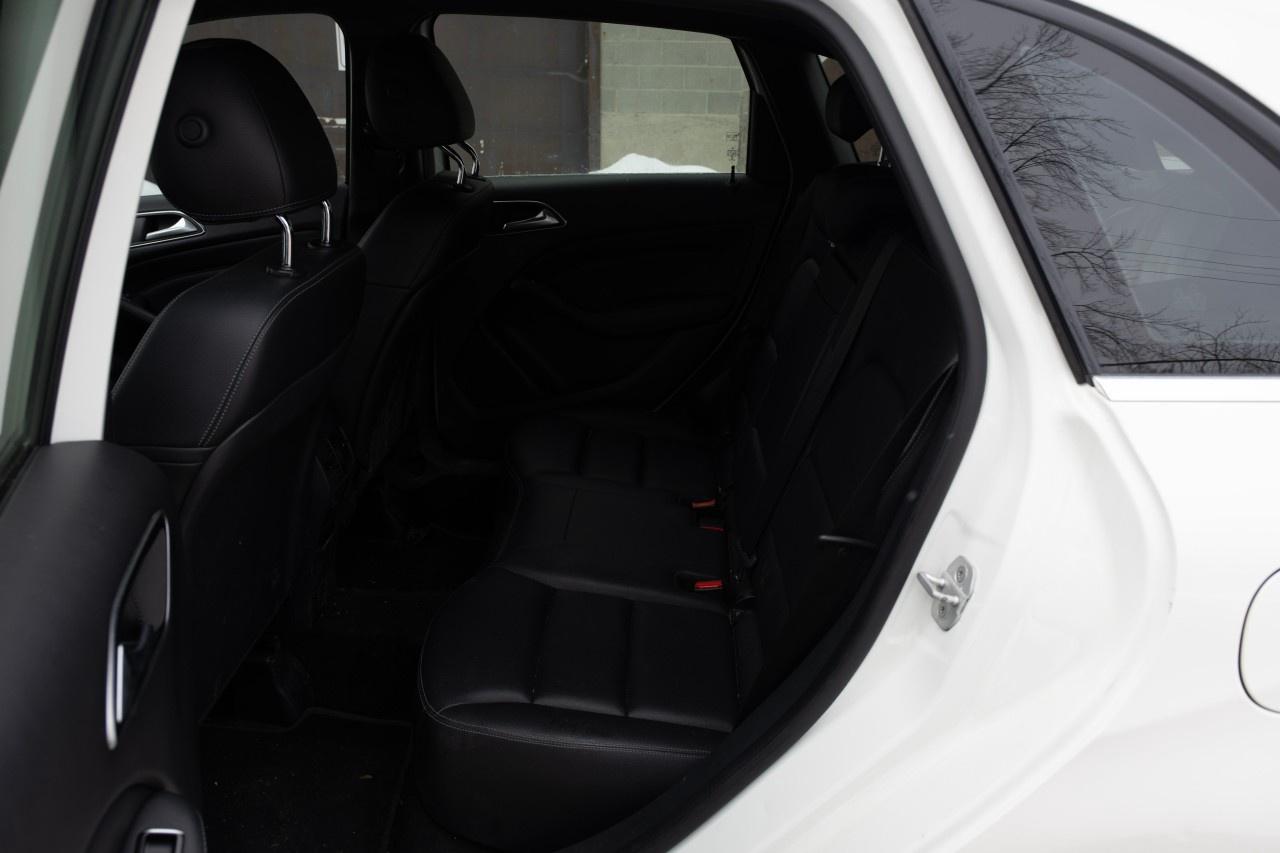 2015 Mercedes-Benz B-Class B 250 Sports Tourer 4Matic Photo