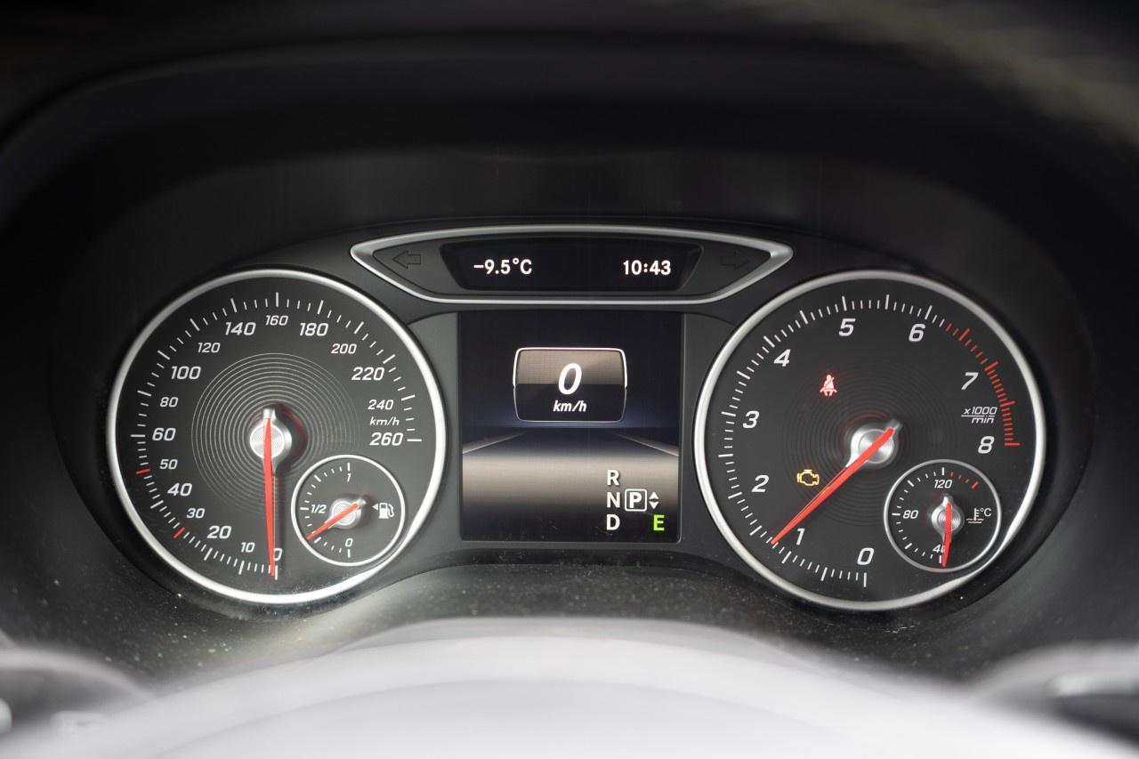2015 Mercedes-Benz B-Class B 250 Sports Tourer 4Matic Photo