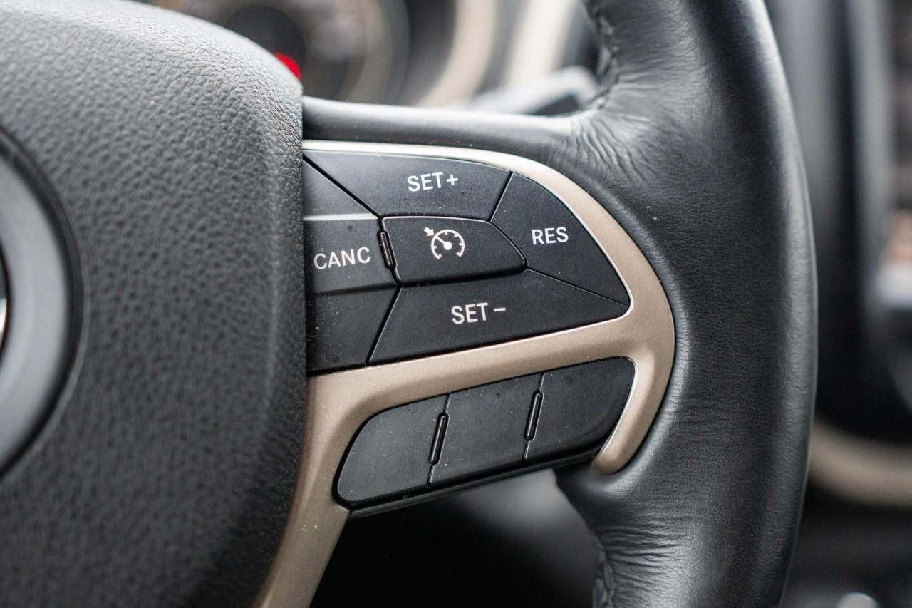 2016 Jeep Cherokee 4WD 4dr North Photo