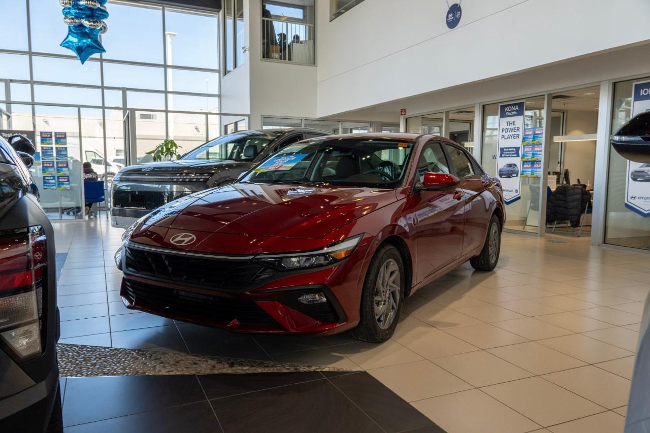 2026 Hyundai Elantra Preferred IVT Photo0