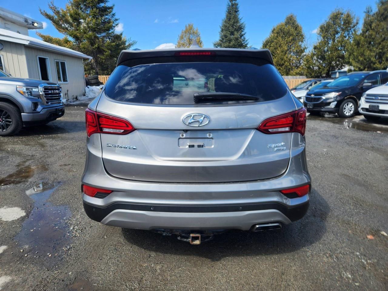 2017 Hyundai Santa Fe Sport 2.4 Premium (A6) 4dr All-Wheel Drive Photo