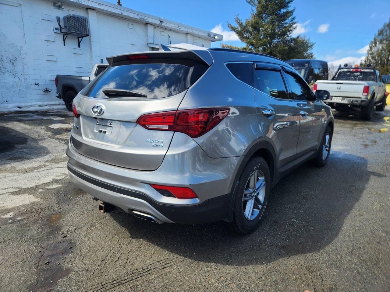 2017 Hyundai Santa Fe Sport 2.4 Premium (A6) 4dr All-Wheel Drive Photo
