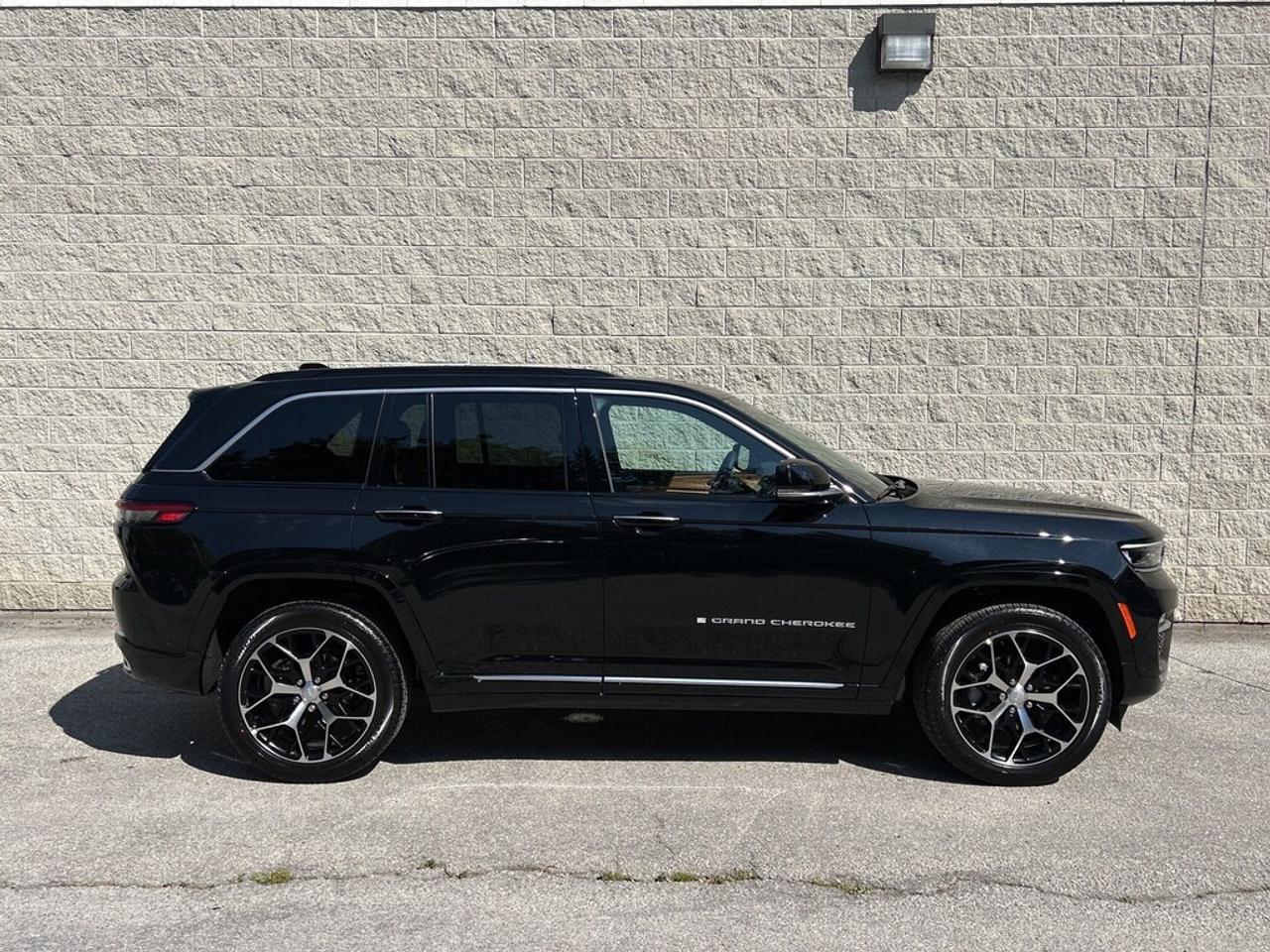2025 Jeep Grand Cherokee Summit 4dr 4x4 Photo