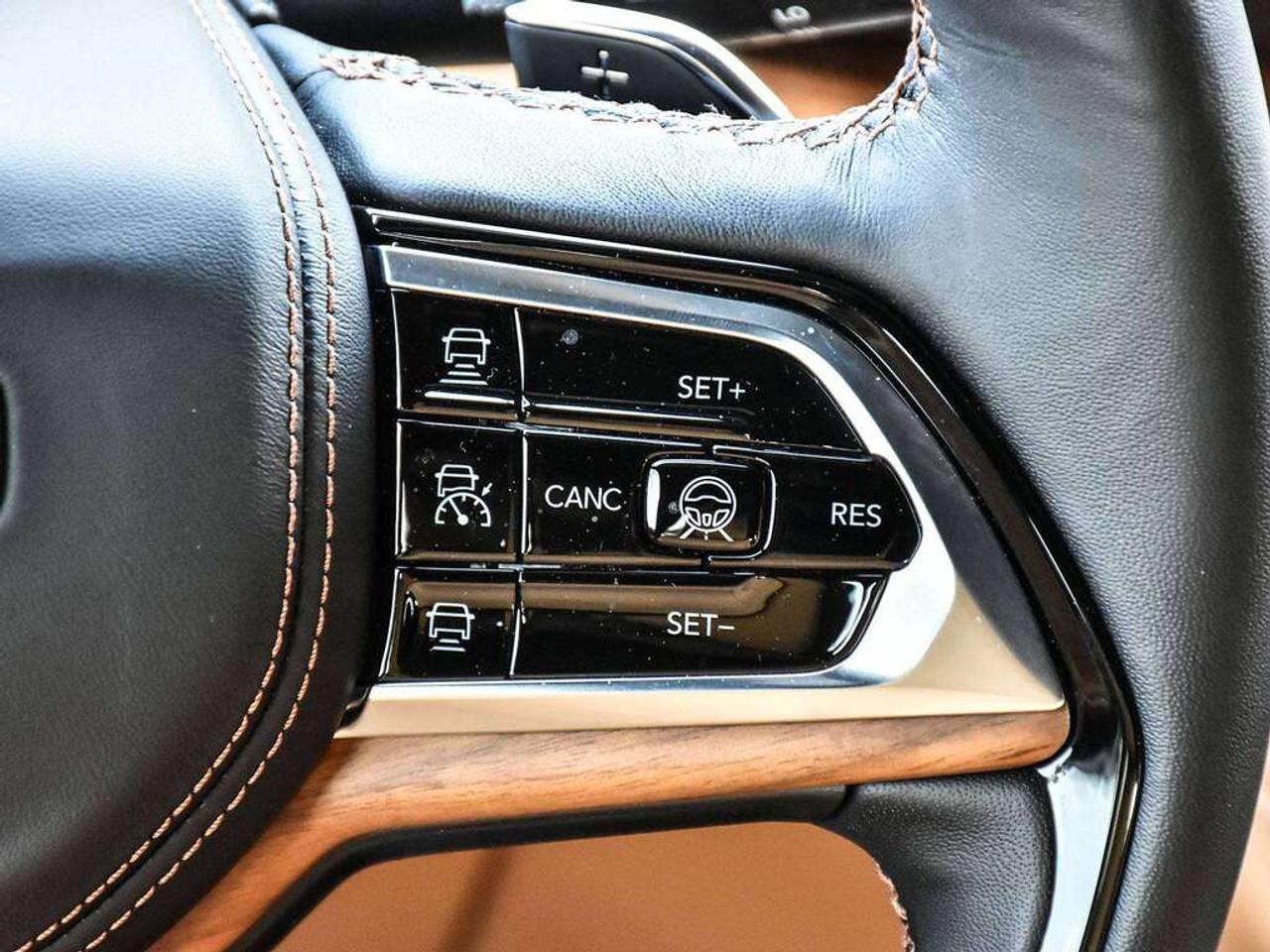 2025 Jeep Grand Cherokee Summit 4dr 4x4 Photo