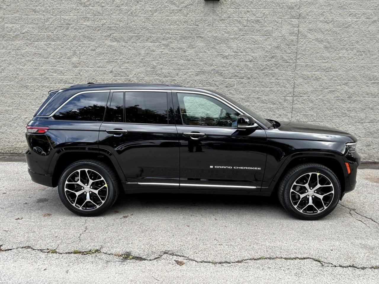 2025 Jeep Grand Cherokee Summit 4dr 4x4 Photo2