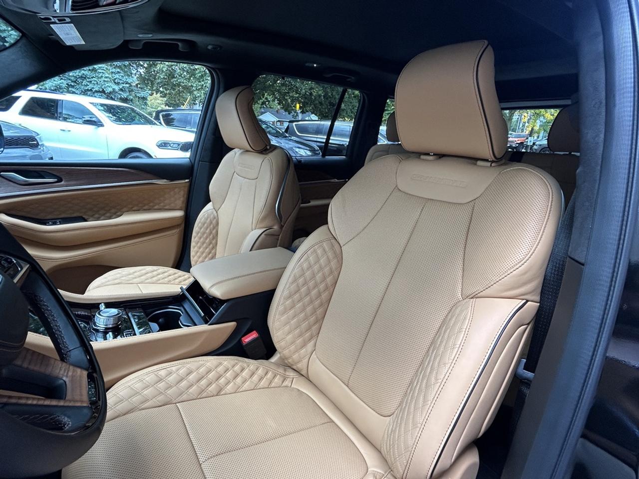 2025 Jeep Grand Cherokee Summit 4dr 4x4 Photo