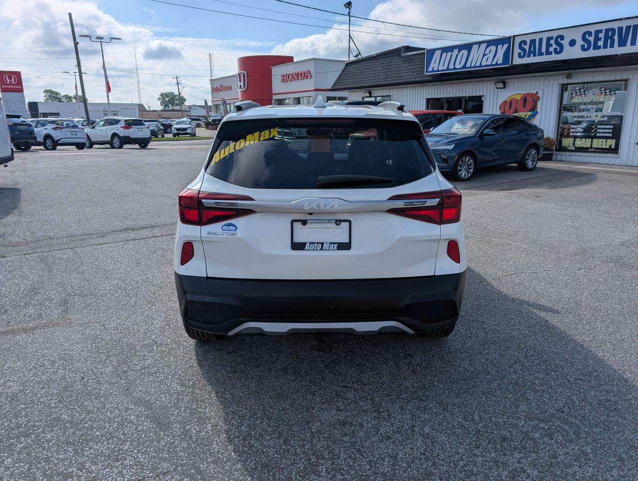 2022 Kia Seltos LX 4dr All-Wheel Drive Photo3