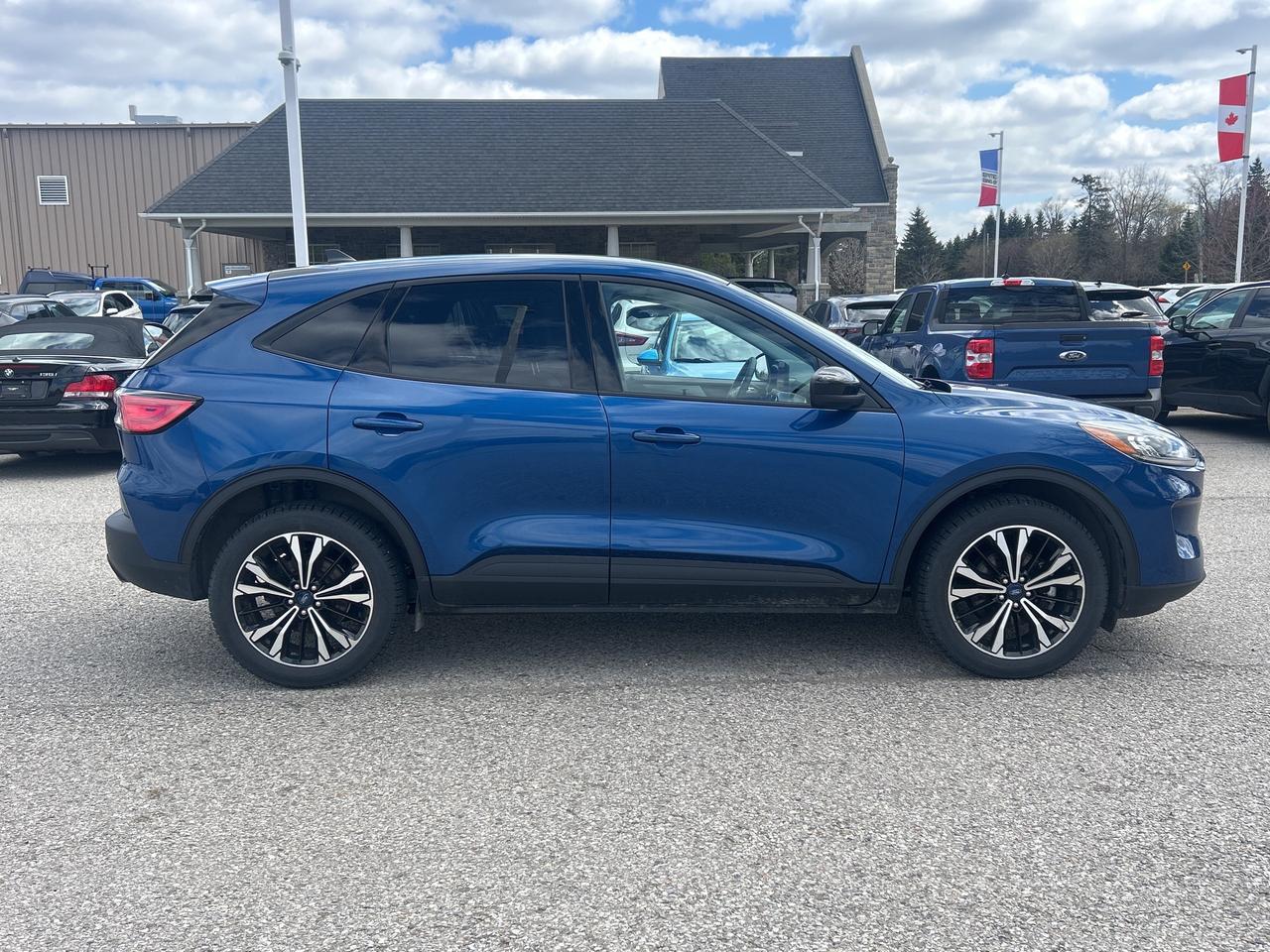 2022 Ford Escape SE AWD   Nav.   Heated Seats & Steering Wheel Photo