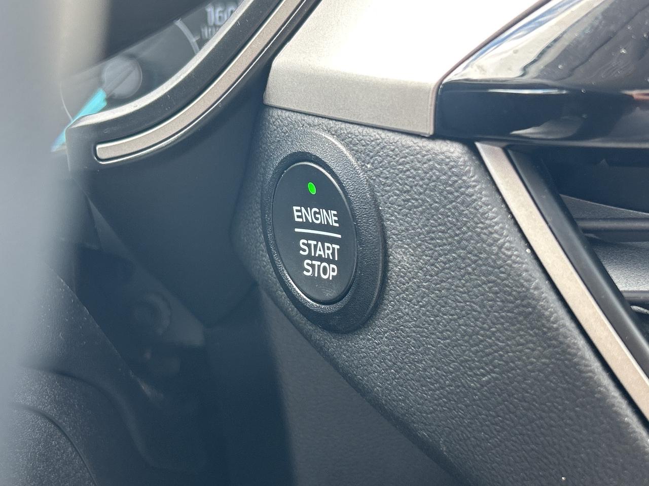 2022 Ford Escape SE AWD   Nav.   Heated Seats & Steering Wheel Photo