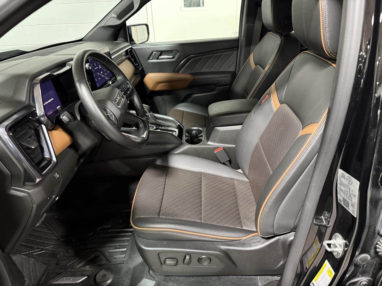 2023 GMC Canyon 2.7T AT4 4X4 CLEAN CARFAX 1 OWNER CERTIFIED Photo