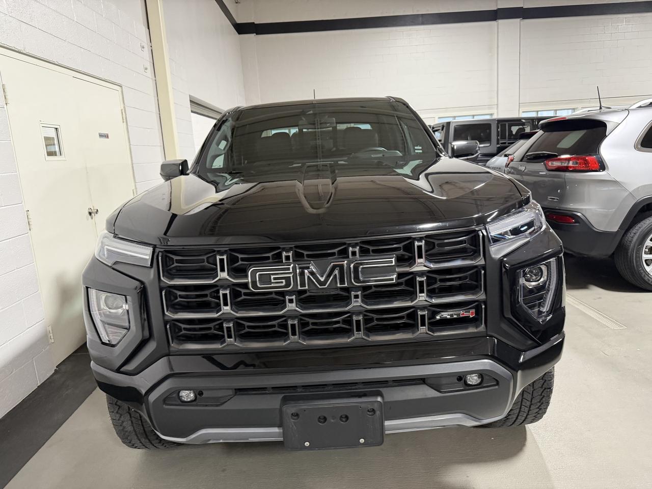 2023 GMC Canyon 2.7T AT4 4X4 CLEAN CARFAX 1 OWNER CERTIFIED Photo