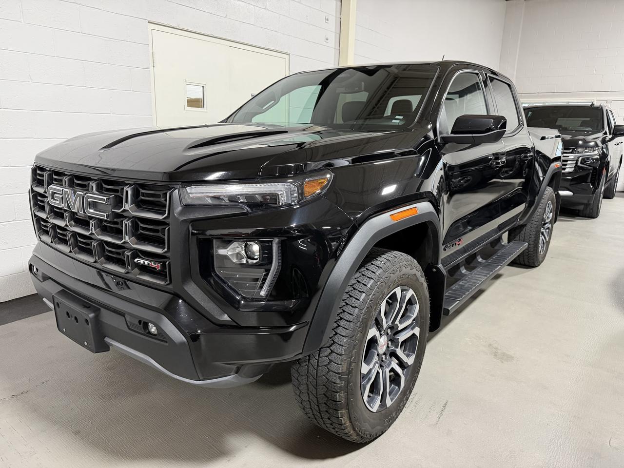 2023 GMC Canyon 2.7T AT4 4X4 CLEAN CARFAX 1 OWNER CERTIFIED Photo