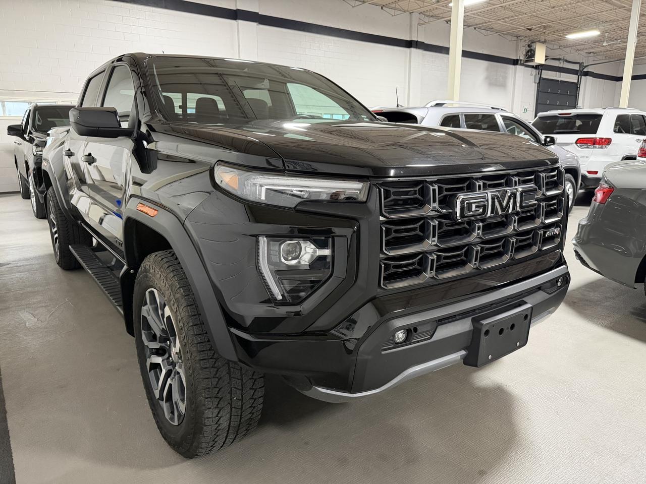2023 GMC Canyon 2.7T AT4 4X4 CLEAN CARFAX 1 OWNER CERTIFIED Photo