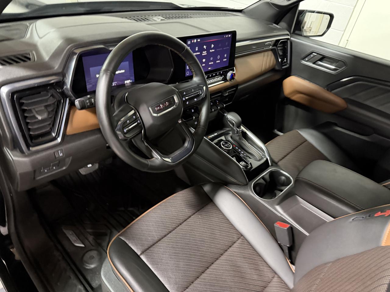 2023 GMC Canyon 2.7T AT4 4X4 CLEAN CARFAX 1 OWNER CERTIFIED Photo