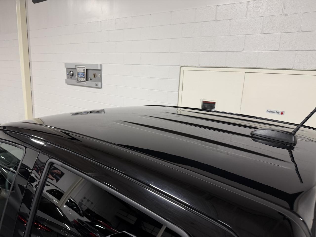 2023 GMC Canyon 2.7T AT4 4X4 CLEAN CARFAX 1 OWNER CERTIFIED Photo