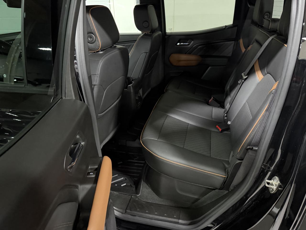 2023 GMC Canyon 2.7T AT4 4X4 CLEAN CARFAX 1 OWNER CERTIFIED Photo