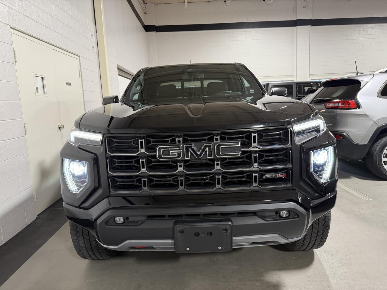 2023 GMC Canyon 2.7T AT4 4X4 CLEAN CARFAX 1 OWNER CERTIFIED Photo