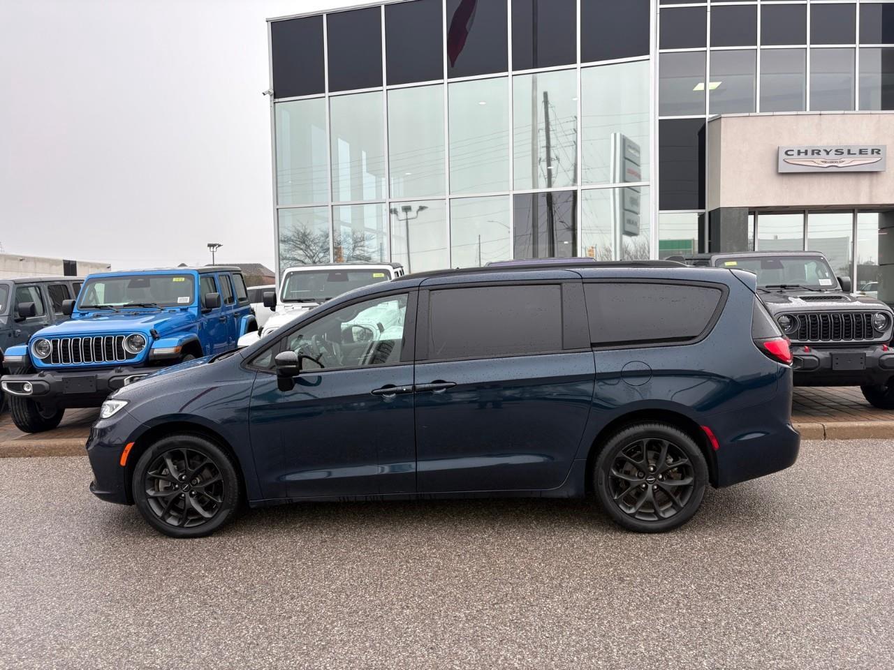 2024 Chrysler Pacifica Limited All-Wheel Drive Passenger Van Photo