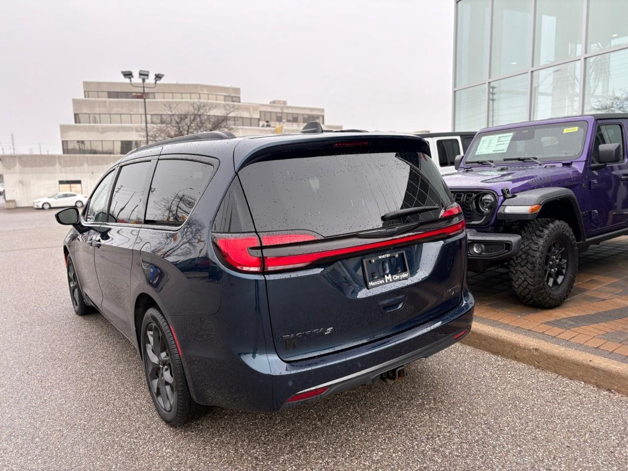 2024 Chrysler Pacifica Limited All-Wheel Drive Passenger Van Photo2