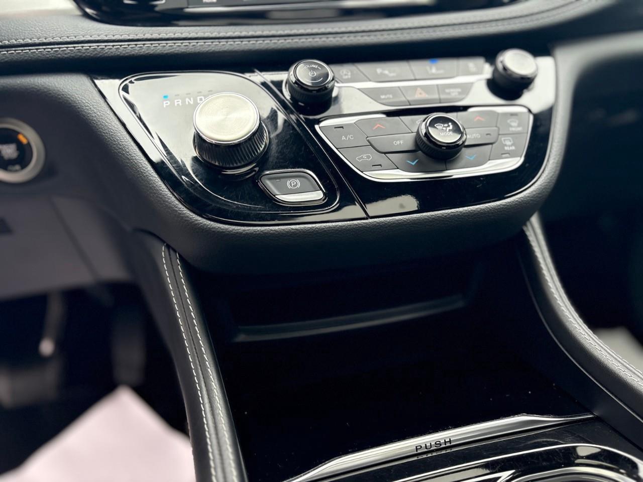 2024 Chrysler Pacifica Limited All-Wheel Drive Passenger Van Photo