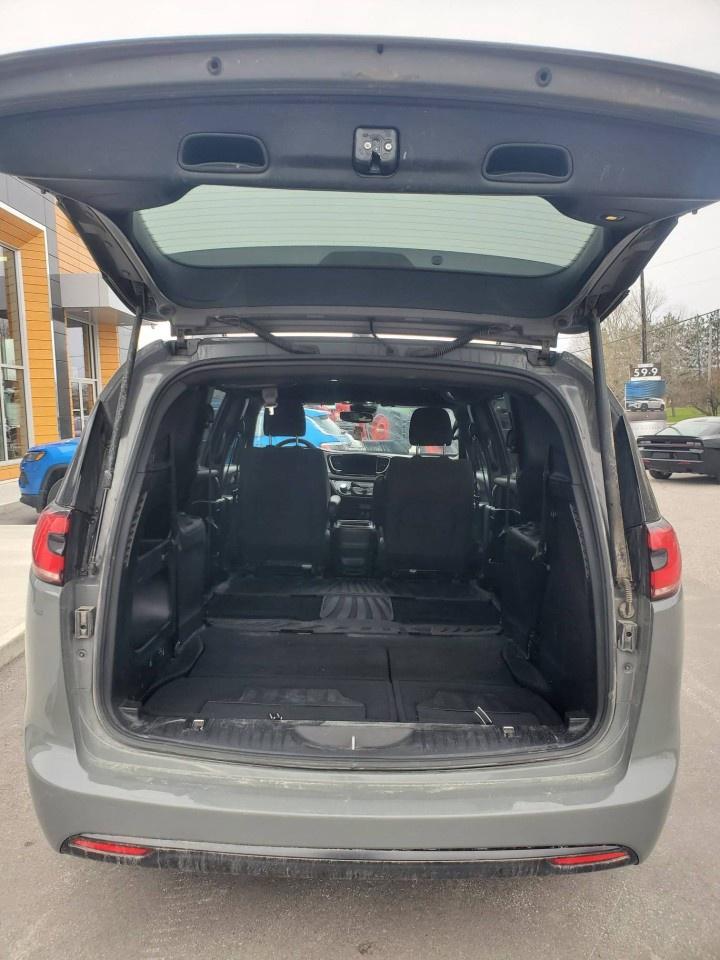 2022 Chrysler Pacifica Touring AWD Photo