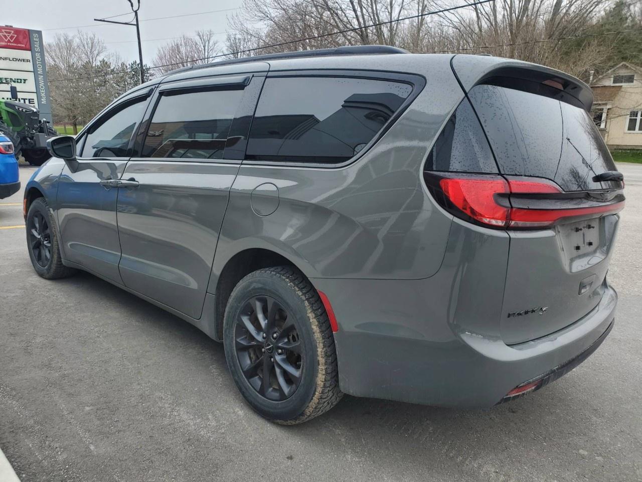 2022 Chrysler Pacifica Touring AWD Photo
