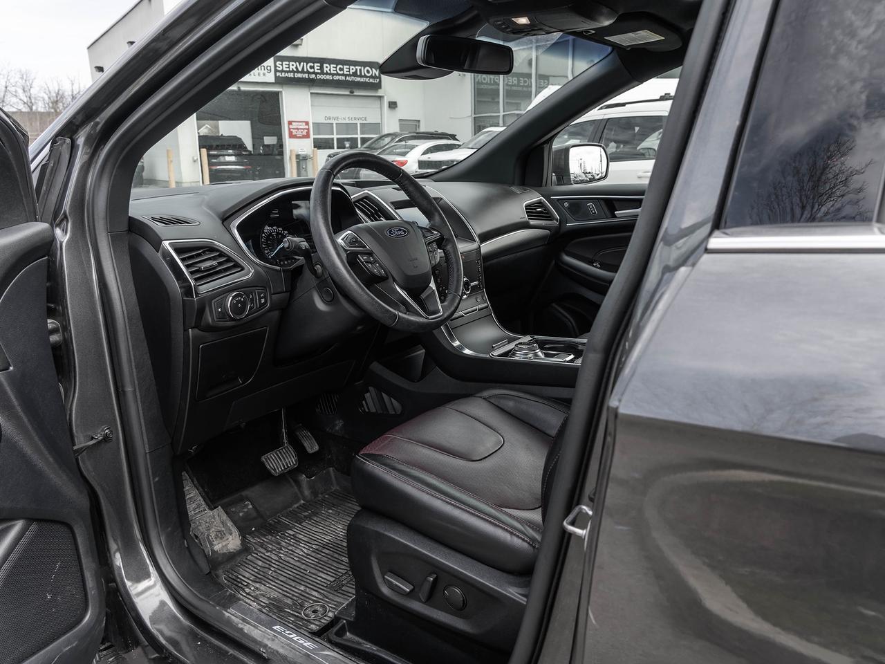 2020 Ford Edge Titanium AWD  ROOF  NAVI  LEATHER SEATS Photo