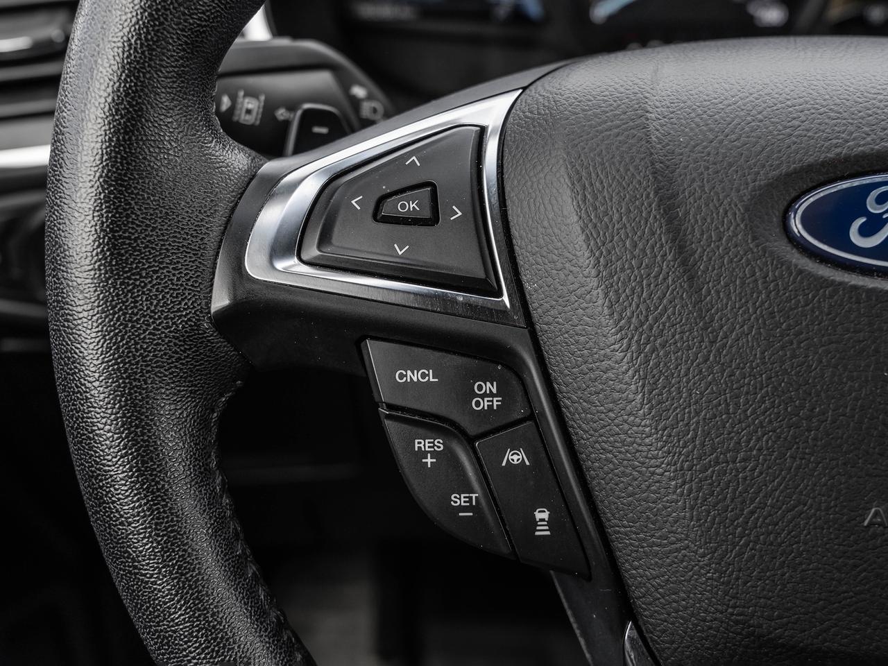 2020 Ford Edge Titanium AWD  ROOF  NAVI  LEATHER SEATS Photo