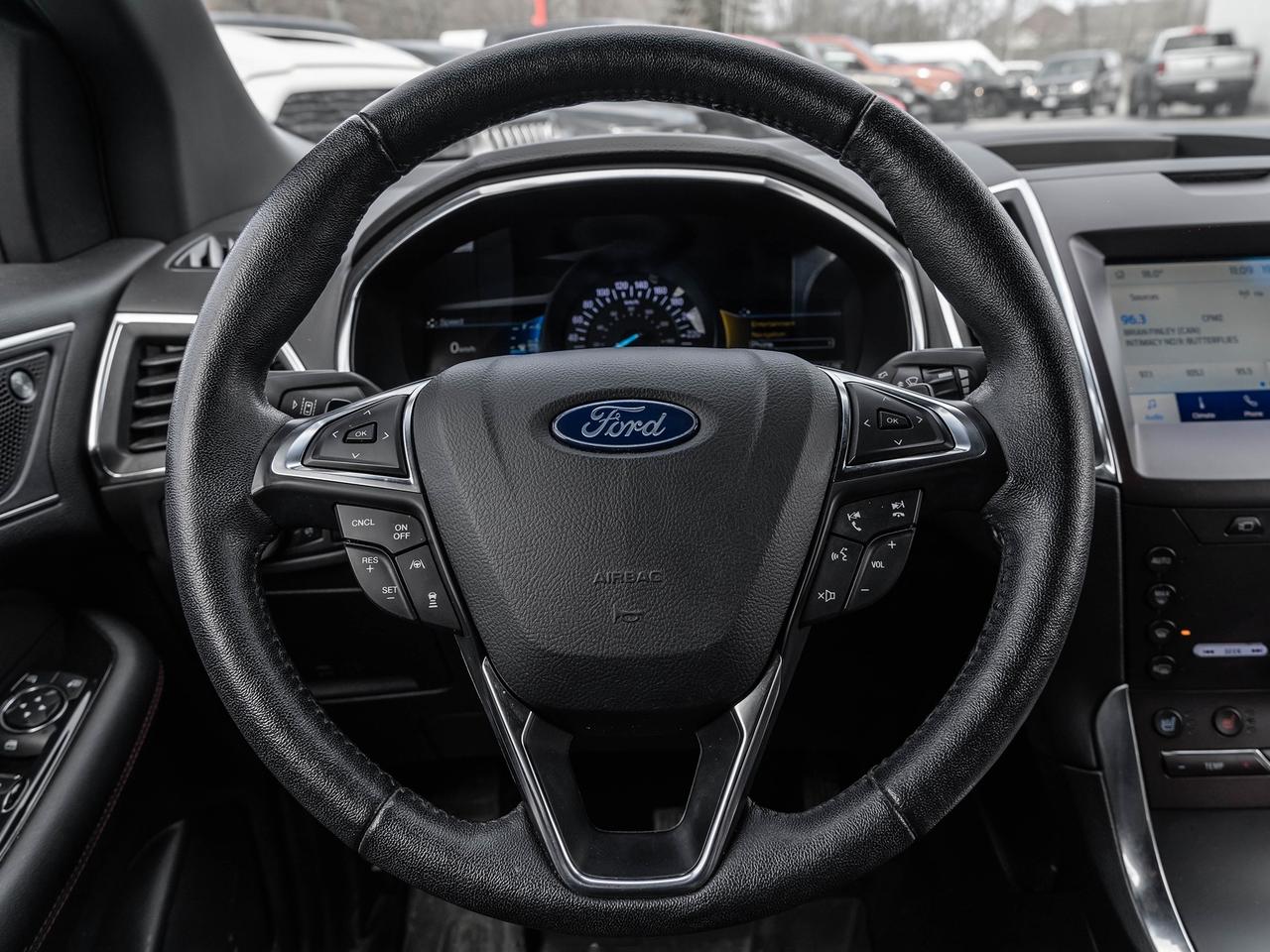 2020 Ford Edge Titanium AWD  ROOF  NAVI  LEATHER SEATS Photo