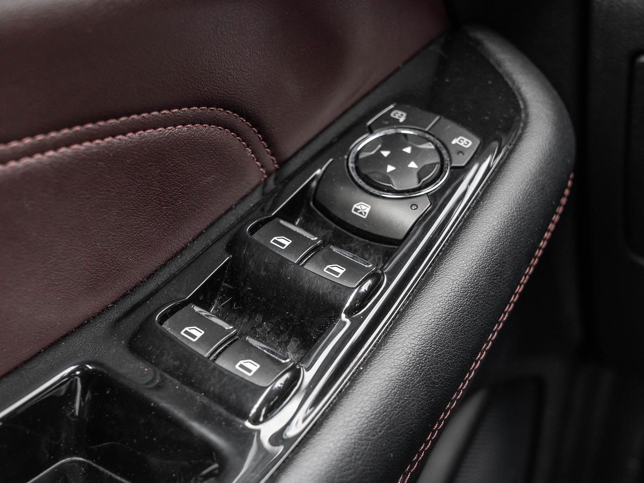 2020 Ford Edge Titanium AWD  ROOF  NAVI  LEATHER SEATS Photo