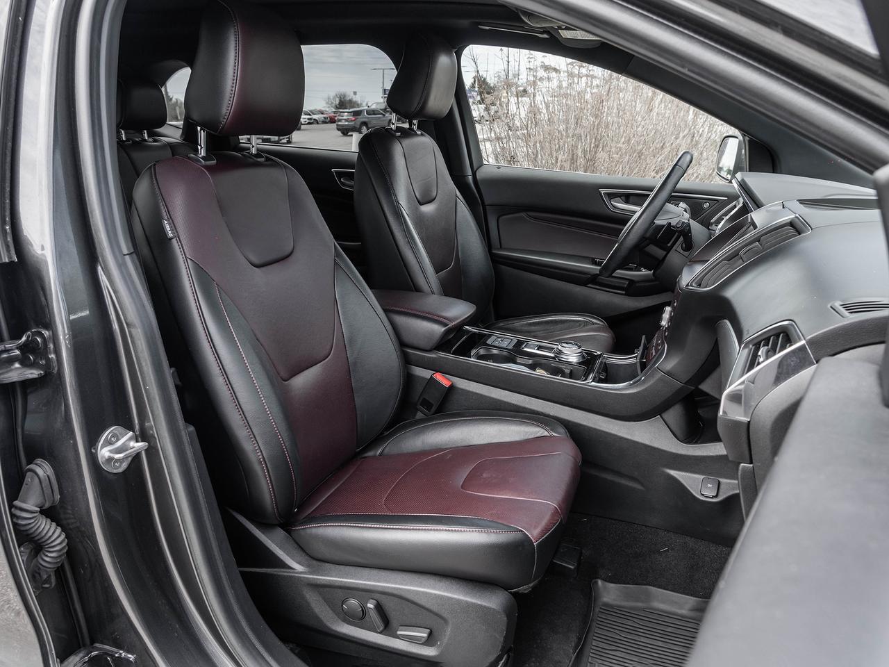 2020 Ford Edge Titanium AWD  ROOF  NAVI  LEATHER SEATS Photo