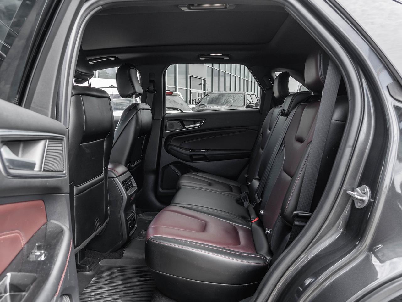 2020 Ford Edge Titanium AWD  ROOF  NAVI  LEATHER SEATS Photo
