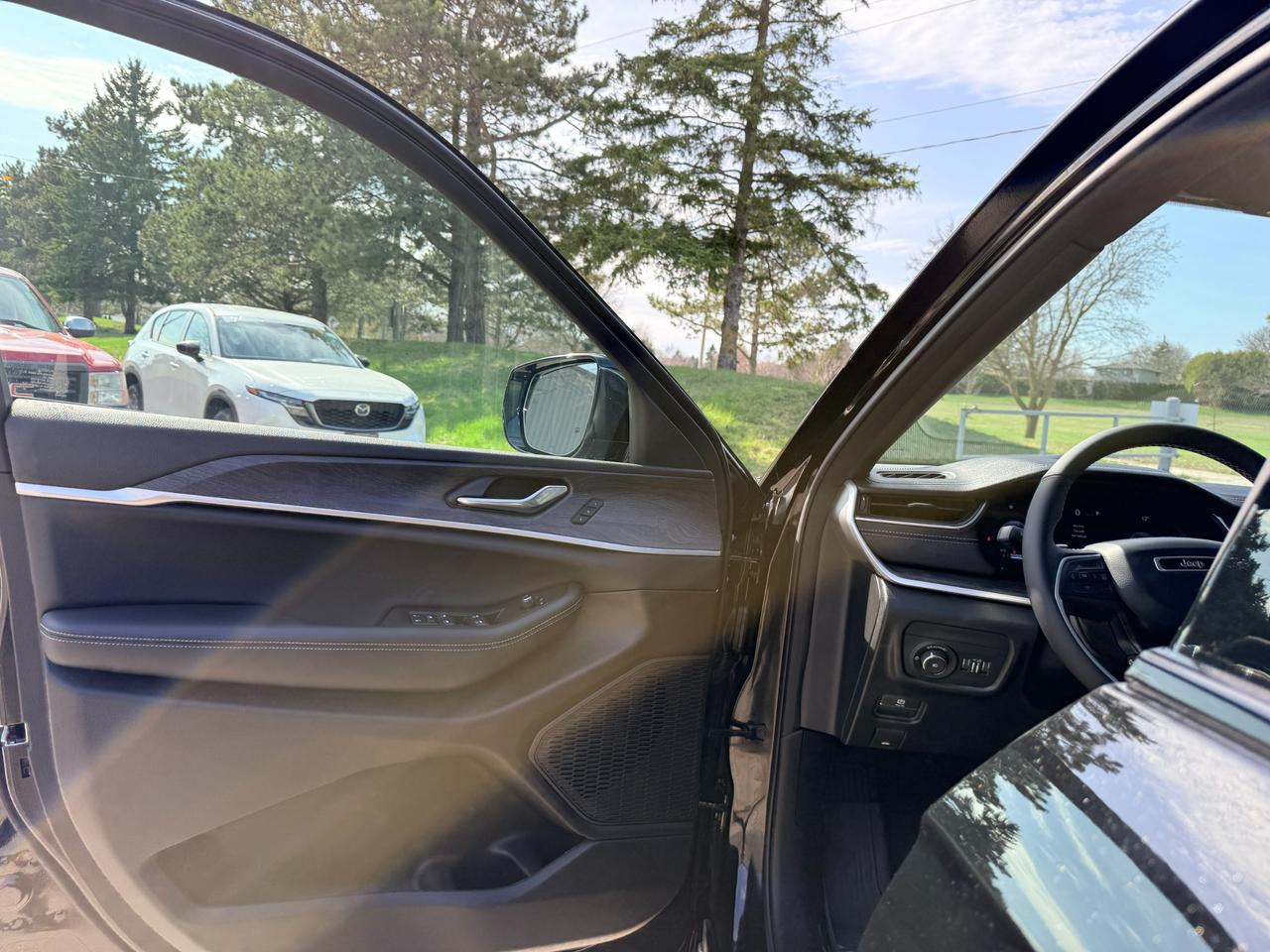 2025 Jeep Grand Cherokee L Limited 4dr 4x4 Photo