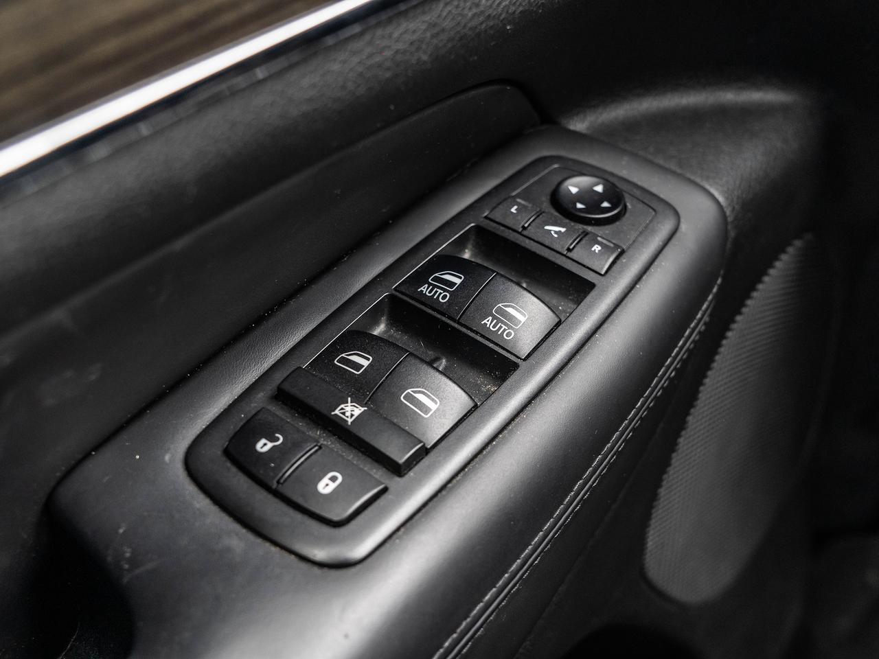 2018 Jeep Grand Cherokee Overland 4x4  ROOF  NAVI  LEATHER SEATS  LOW KMS Photo