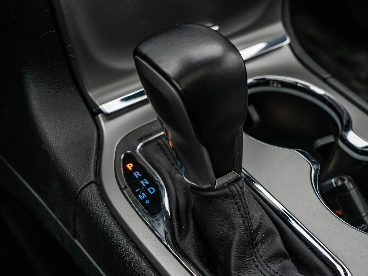 2018 Jeep Grand Cherokee Overland 4x4  ROOF  NAVI  LEATHER SEATS  LOW KMS Photo