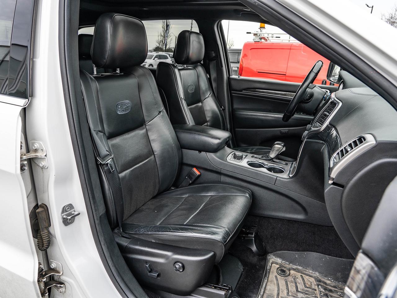 2018 Jeep Grand Cherokee Overland 4x4  ROOF  NAVI  LEATHER SEATS  LOW KMS Photo