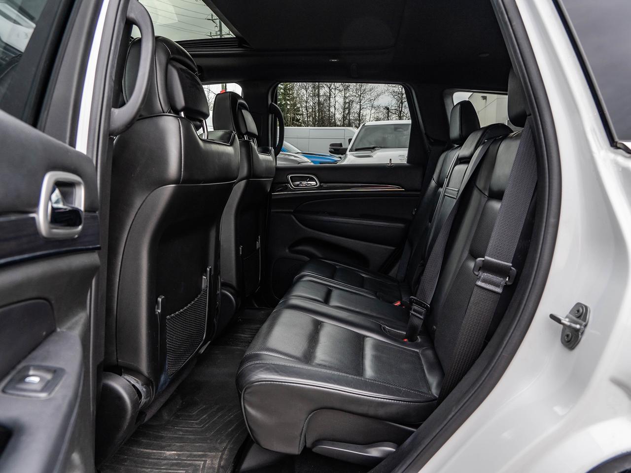2018 Jeep Grand Cherokee Overland 4x4  ROOF  NAVI  LEATHER SEATS  LOW KMS Photo