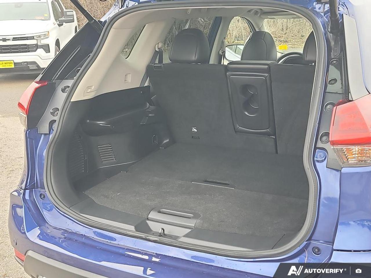 2020 Nissan Rogue SV HEATED SEATS   LANE ASSIST   SMART DEVICE INTEG Photo