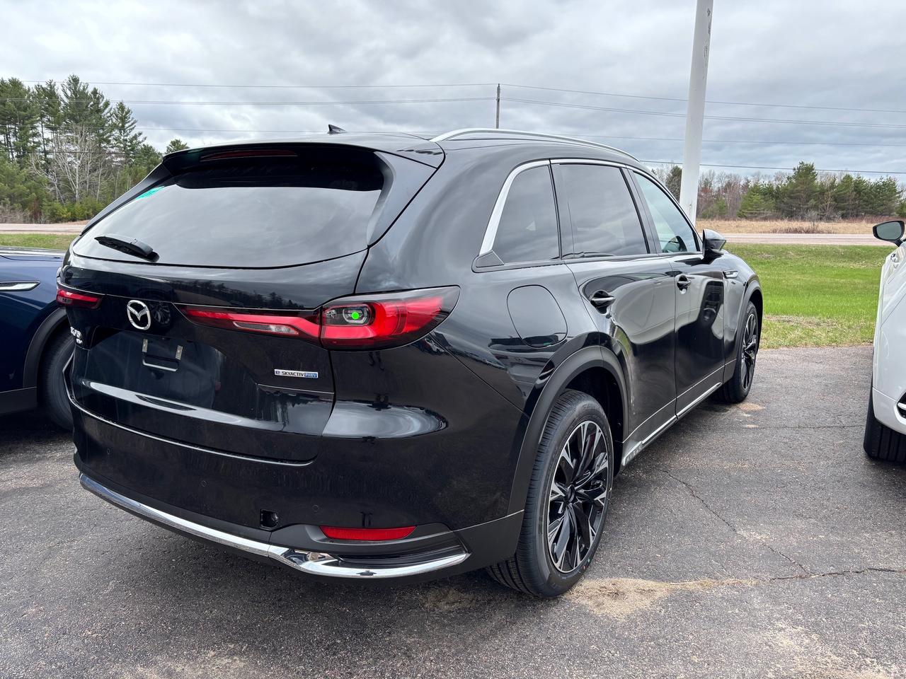 2026 Mazda CX-90 PHEV GT 4dr i-ACTIV All-Wheel Drive Sport Utility Photo2
