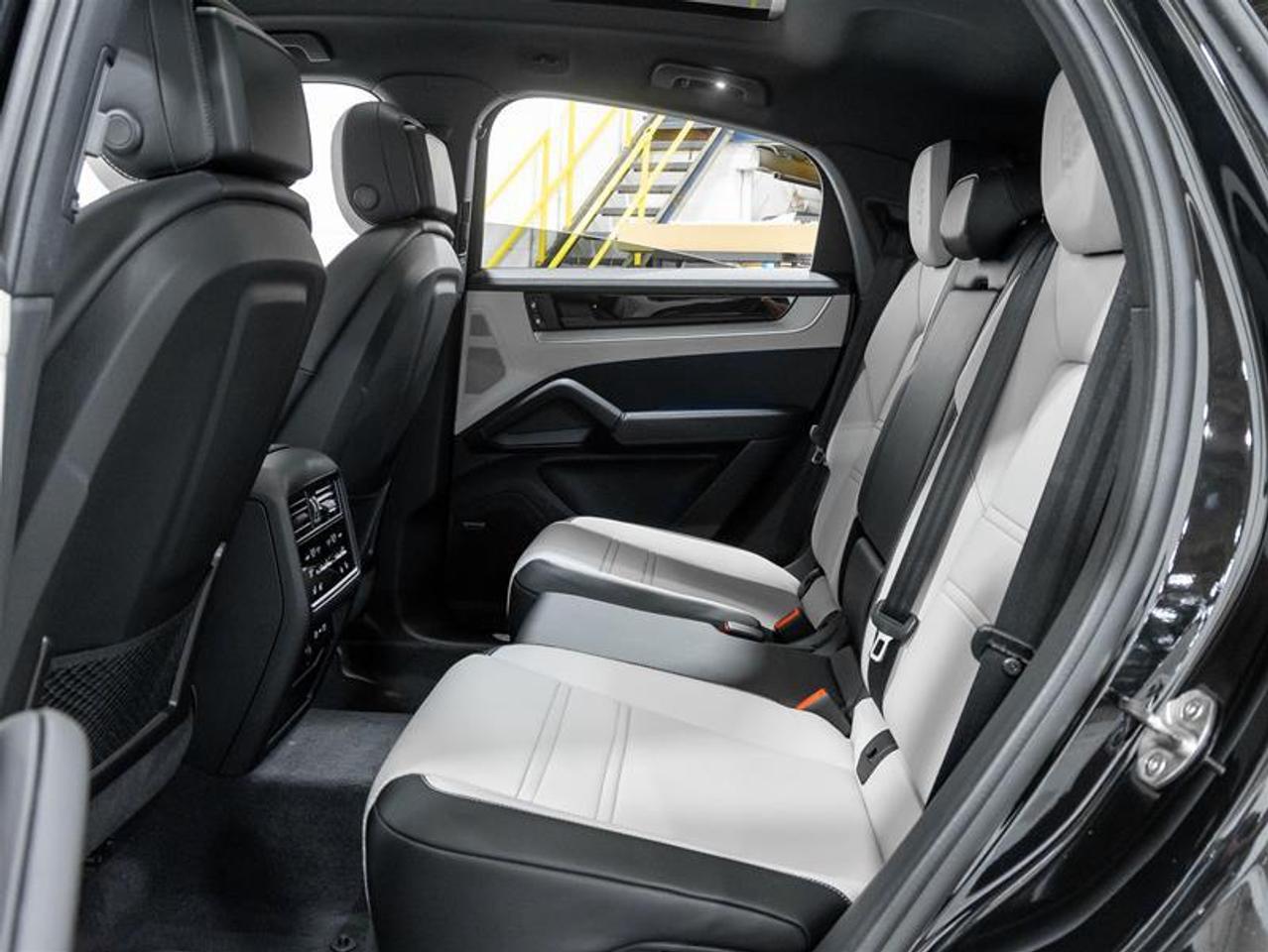 2026 Porsche Cayenne  Photo
