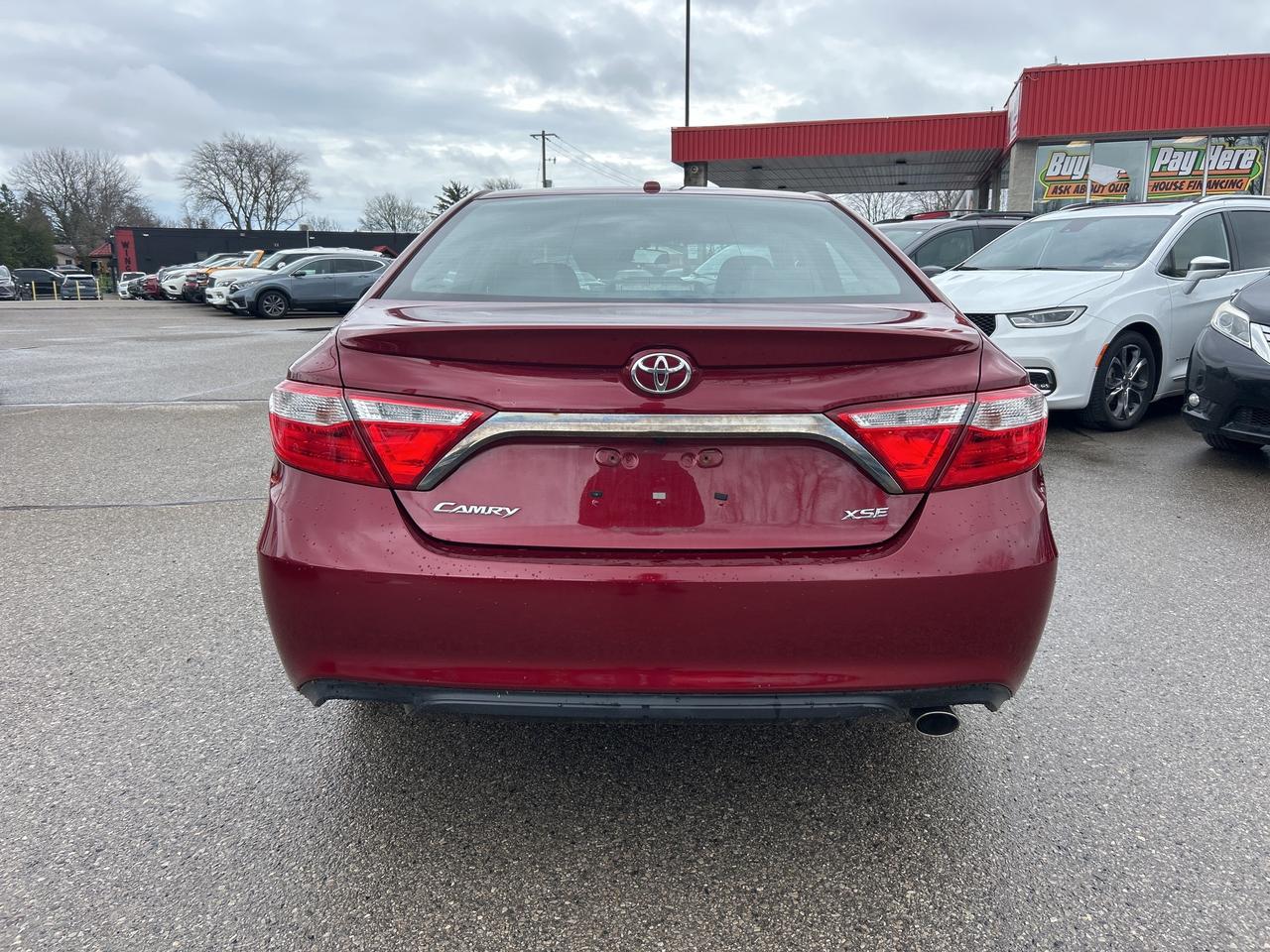 2016 Toyota Camry XSE, POWER SEATS, BACK UP CAMERA, HEATED CLOTH! Photo4