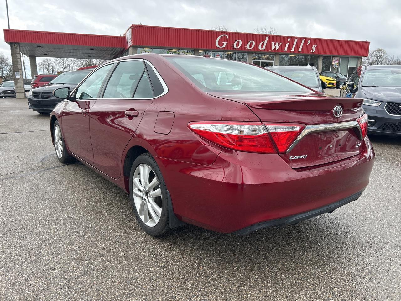 2016 Toyota Camry XSE, POWER SEATS, BACK UP CAMERA, HEATED CLOTH! Photo