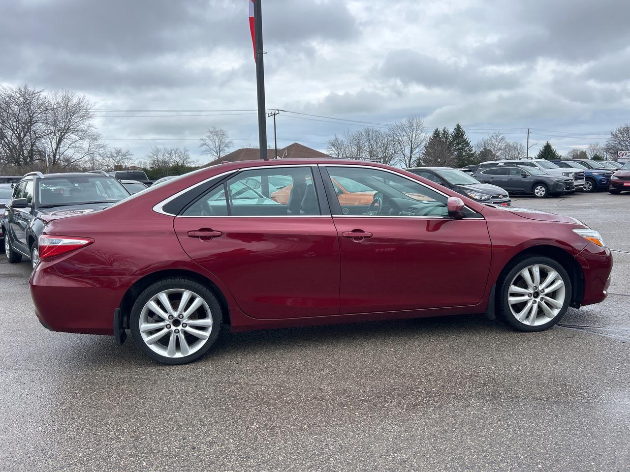 2016 Toyota Camry XSE, POWER SEATS, BACK UP CAMERA, HEATED CLOTH! Photo