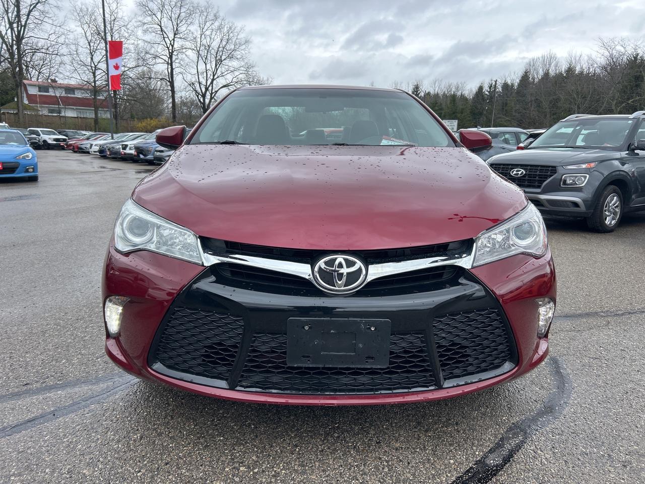 2016 Toyota Camry XSE, POWER SEATS, BACK UP CAMERA, HEATED CLOTH! Photo