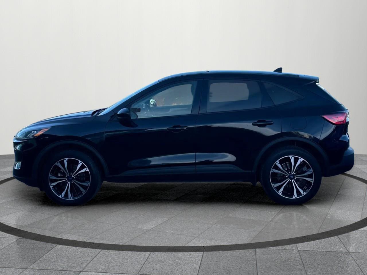 2022 Ford Escape SE 4dr All-Wheel Drive Photo2