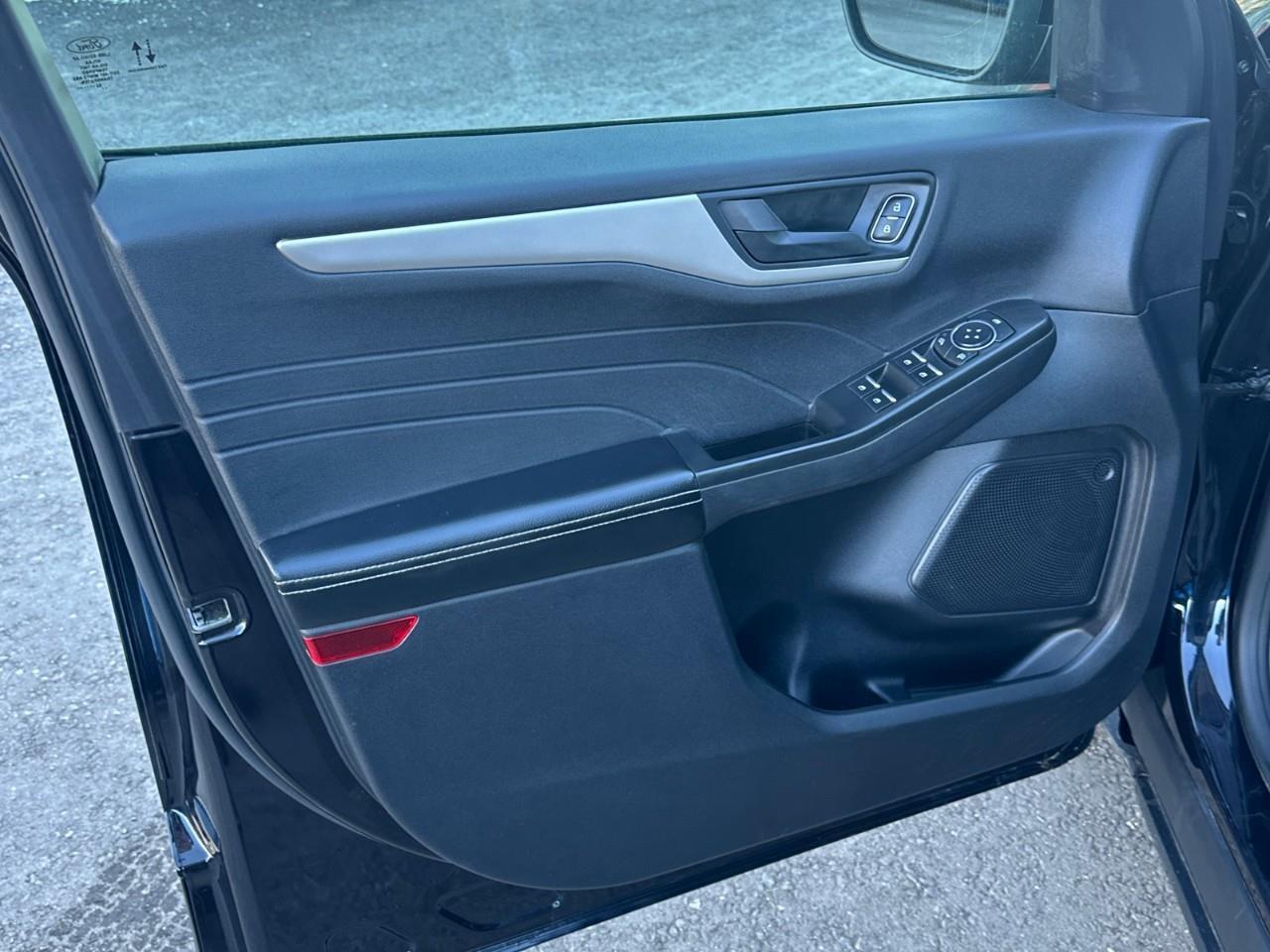 2022 Ford Escape SE 4dr All-Wheel Drive Photo