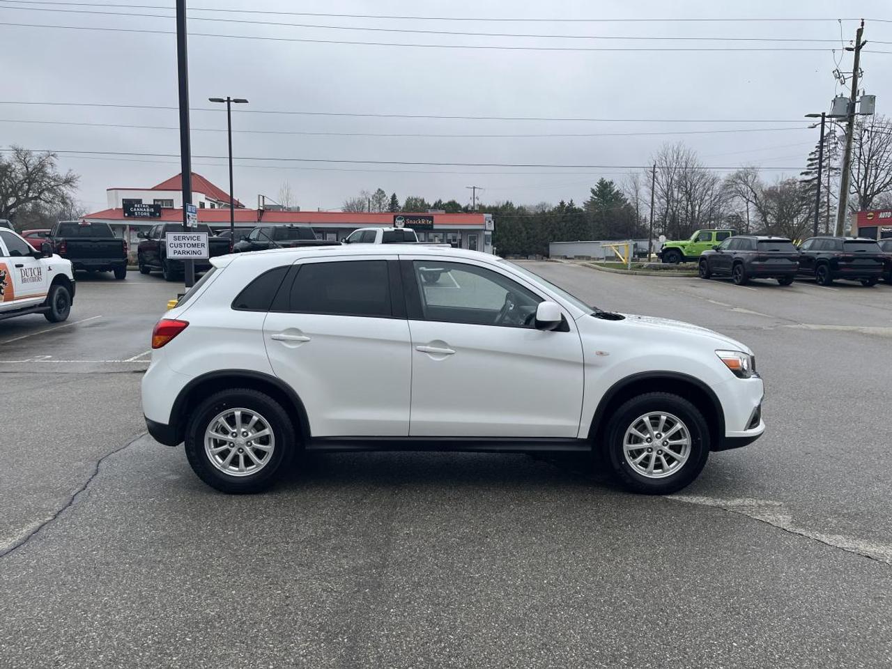 2016 Mitsubishi RVR AWD 4dr CVT SE Photo